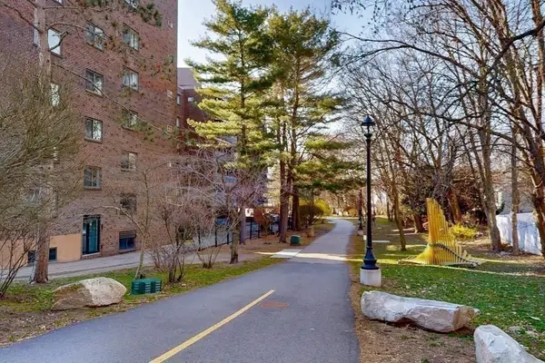 32 Whites Ave #D22, Watertown, MA 02472