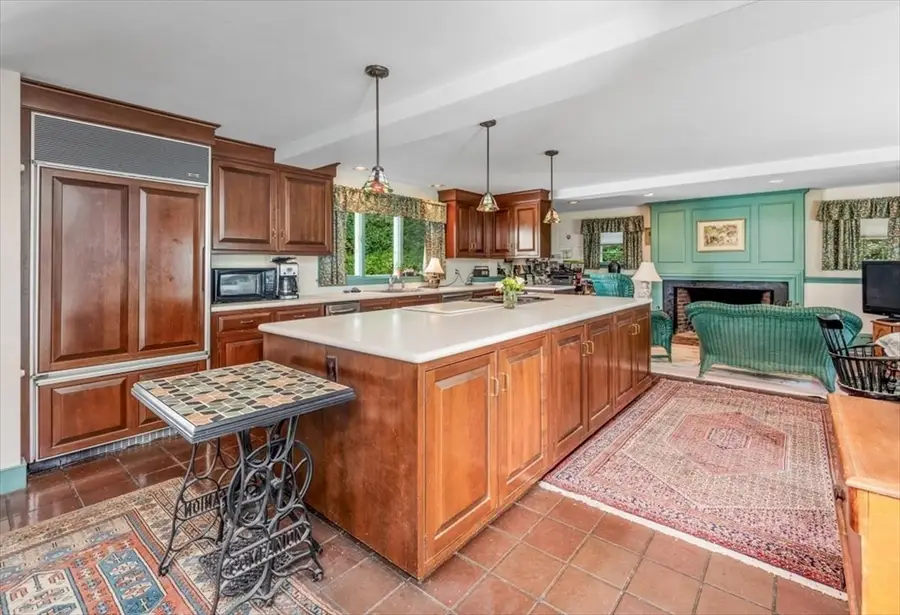 102 Central St, Hingham, MA 02043 - #3