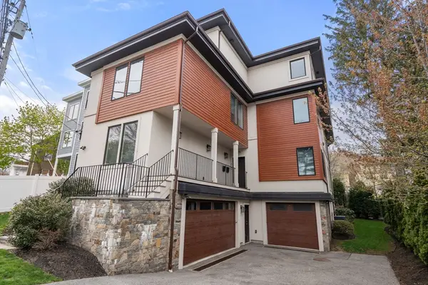 805 Heath St #2, Brookline, MA 02467