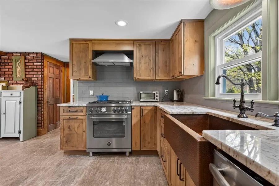 58 School St, Groveland, MA 01834 - #3