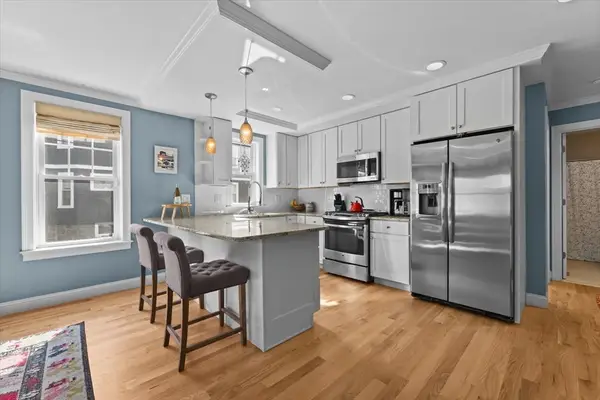 40 Catherine St #1, Boston, MA 02131