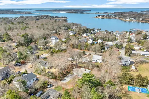 4 Quail Hill Rd, Bourne, MA 02559