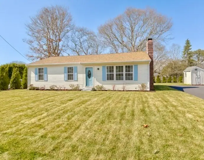 20 Swallow St, Teaticket, MA 02536 - #1
