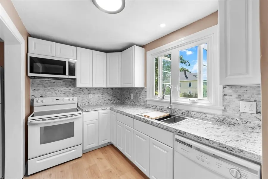 9 Dervin Pl, Clinton, MA 01510 - #2