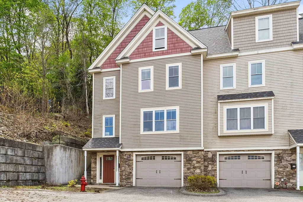 35 School St #D, Hudson, MA 01749 - #1