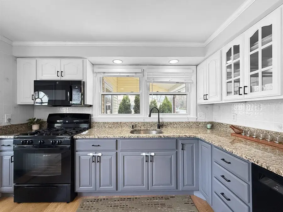 565 Lake St, Shrewsbury, MA 01545 - #2