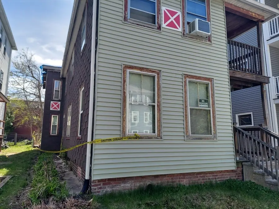 63 Charlotte St, Worcester, MA 01610 - #2