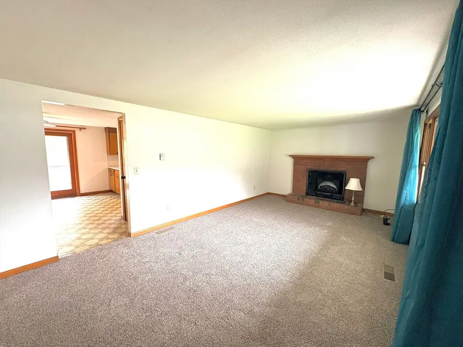 135 Pelham Rd, Amherst, MA 01002 - #3