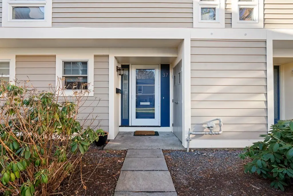 11 Oak St #15, Wellesley, MA 02482 - #1