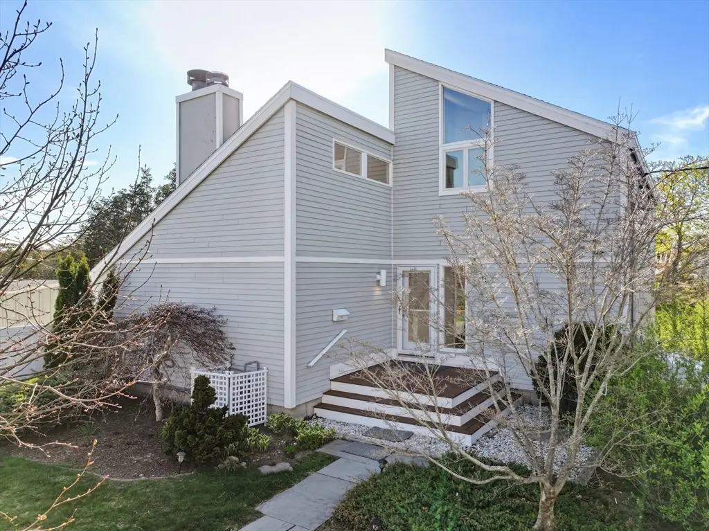 11 Stoney Brook Ln, Dartmouth, MA 02748 - #1