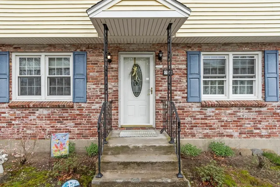 74 Harlem St, Lowell, MA 01854 - #2