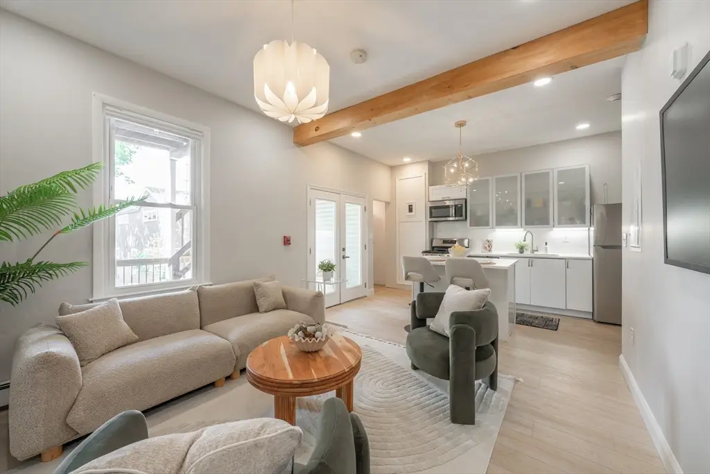104 Thorndike St #1, Cambridge, MA 02141 - #1