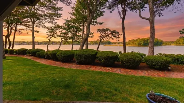 381 Great Oak Rd #9, Mashpee, MA 02649