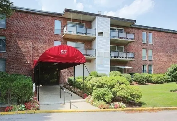 57 Broadlawn Park #14B, Newton, MA 02467