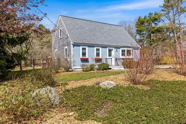 57 Debbies Ln, Barnstable, MA 02648