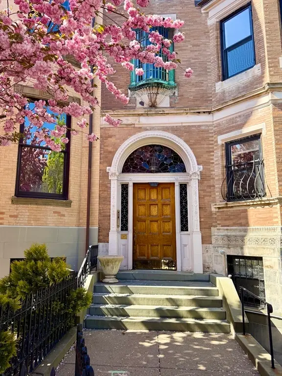 414 Beacon St #PH4, Boston, MA 02115