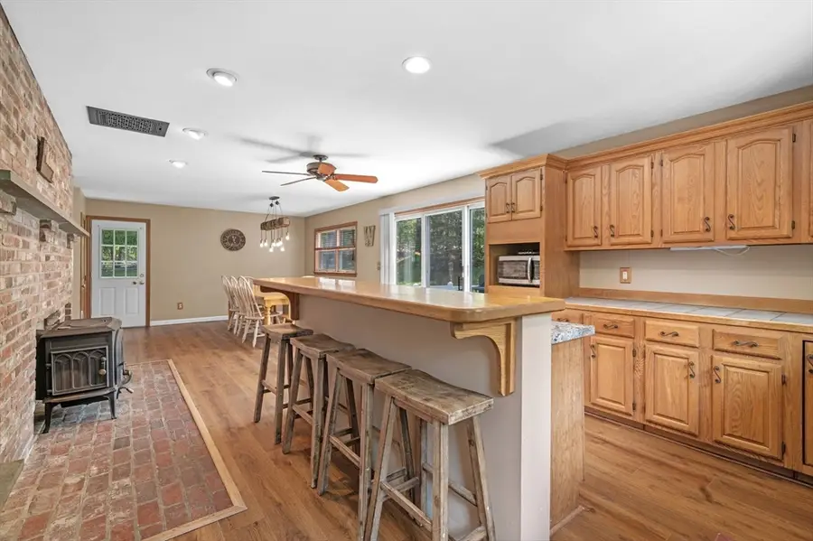 65 Center St, Groveland, MA 01834 - #3