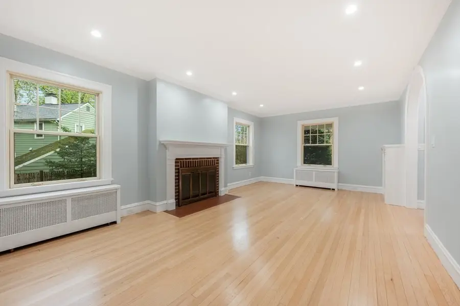 320 Quinobequin Rd, Newton, MA 02468 - #3