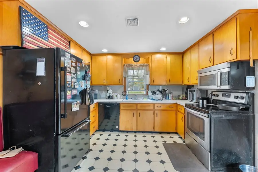 2 Burnside Av, Seekonk, MA 02771 - #2