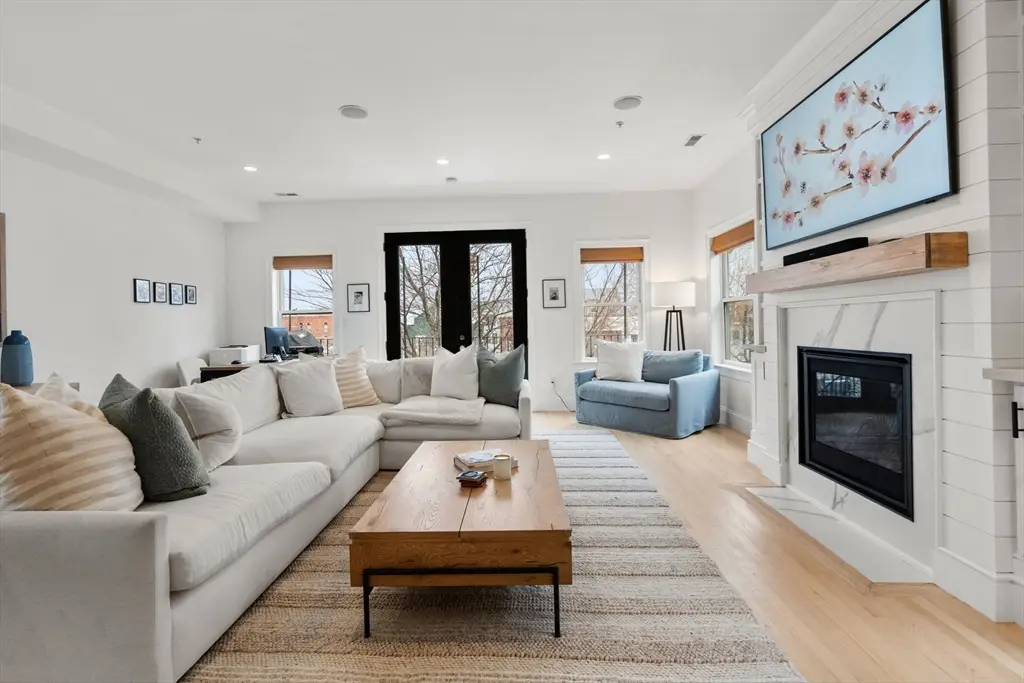 745 E Broadway #3, Boston, MA 02127 - #1