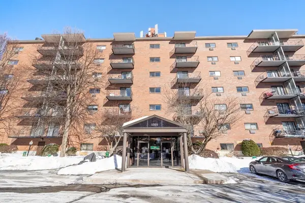 1321 Worcester Rd #610, Framingham, MA 01701