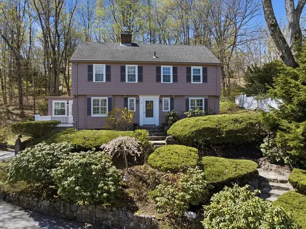 11 Drury Ln, Worcester, MA 01609