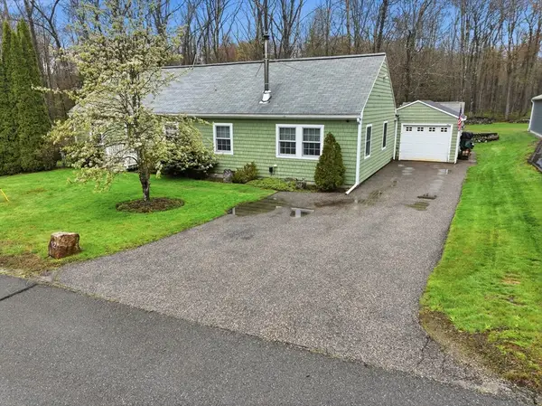 12 Holcomb Street, Leicester, MA 01524