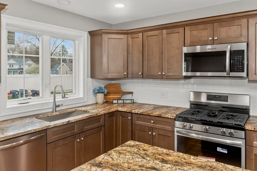 35 Focosi Ln, Ludlow, MA 01056 - #2