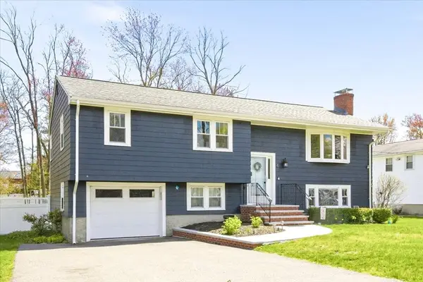4 Flintlock Ln, Dedham, MA 02026
