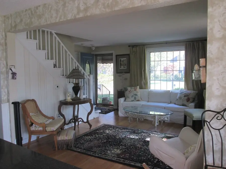 28 Clairmont Ave, Chicopee, MA 01013 - #3