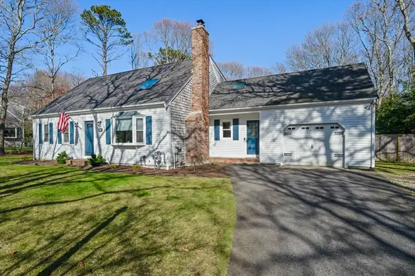 53 Sadys Ln, Falmouth, MA 02536