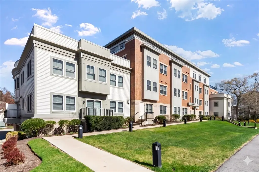321 Hammond Pond Pkwy #103, Chestnut Hill, MA 02467 - #1