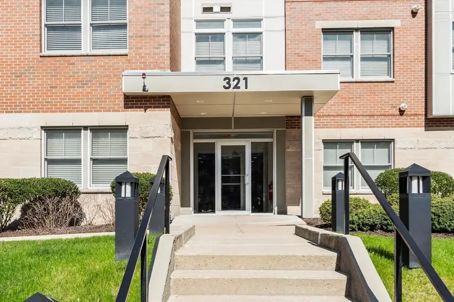 321 Hammond Pond Pkwy #103, Chestnut Hill, MA 02467 - #2