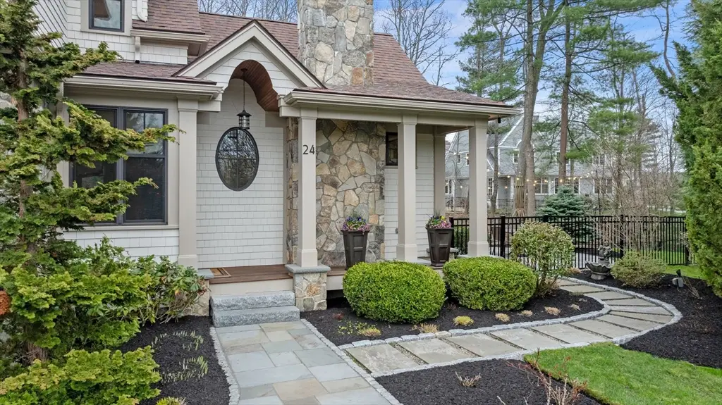 24 Whitehall Cir, Beverly, MA 01915 - #1