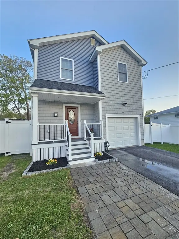 9 Hall St, Webster, MA 01570