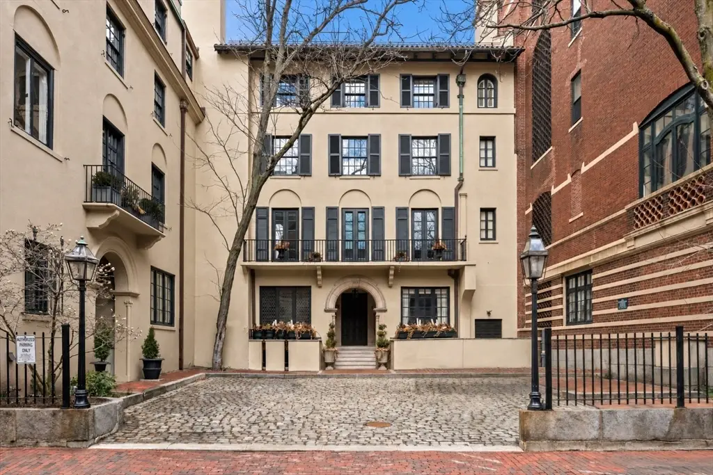 107-109 Chestnut Street #PH, Boston, MA 02108 - #1