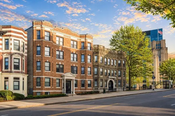 451 Park Dr #3A, Boston, MA 02215