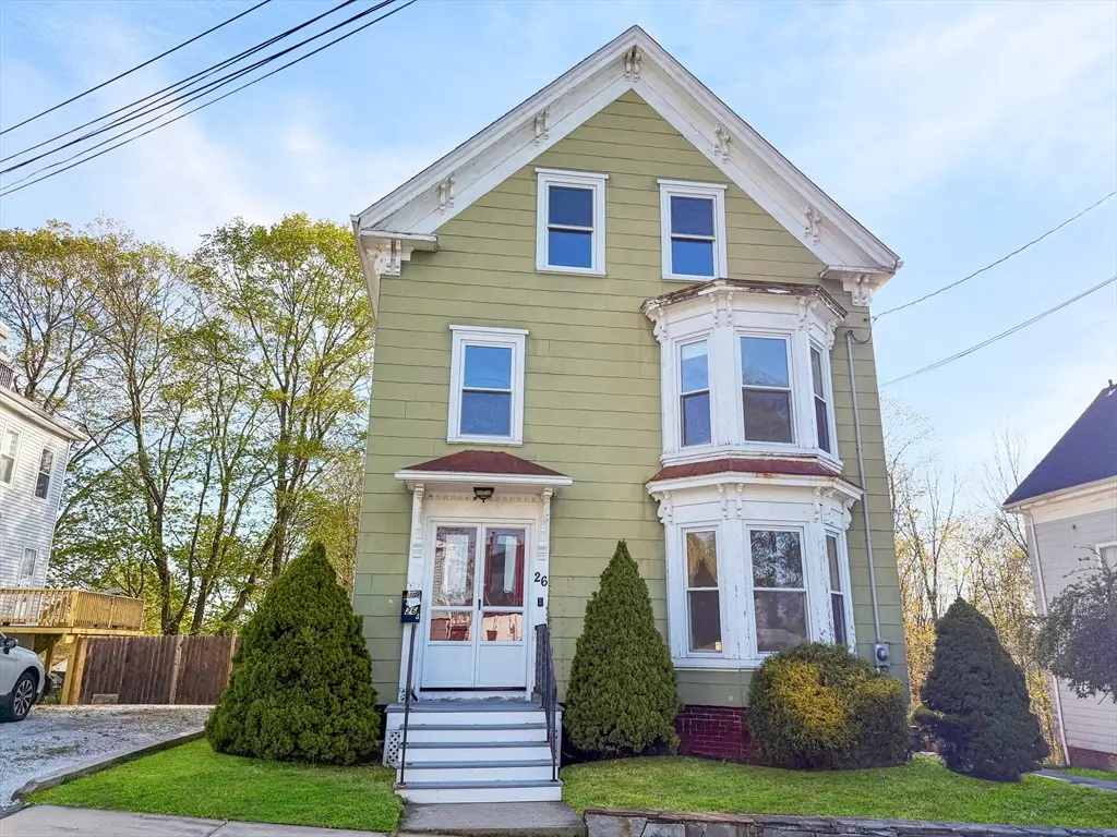 26 Arlington St, Amesbury, MA 01913 - #1