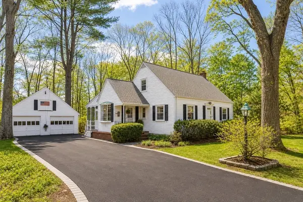 90 Walnut St, Walpole, MA 02081