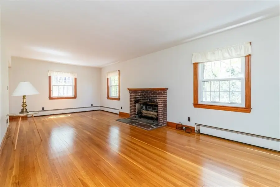 90 Walnut St, Walpole, MA 02081 - #3