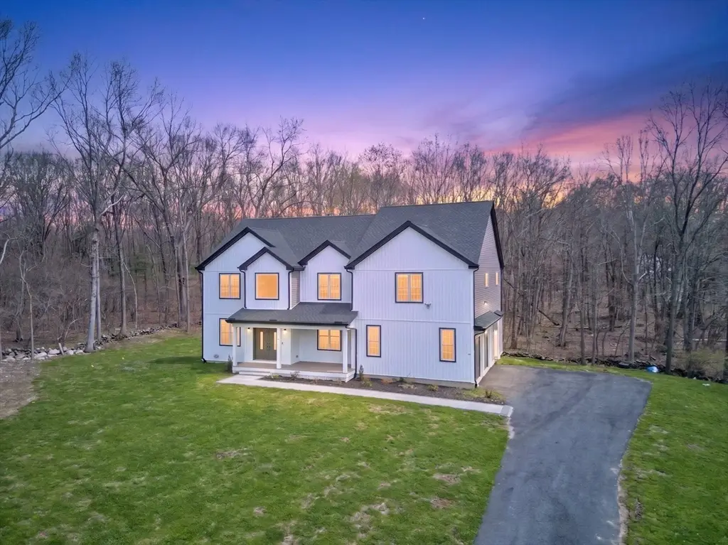 11 Falcon Dr, Shrewsbury, MA 01545 - #1