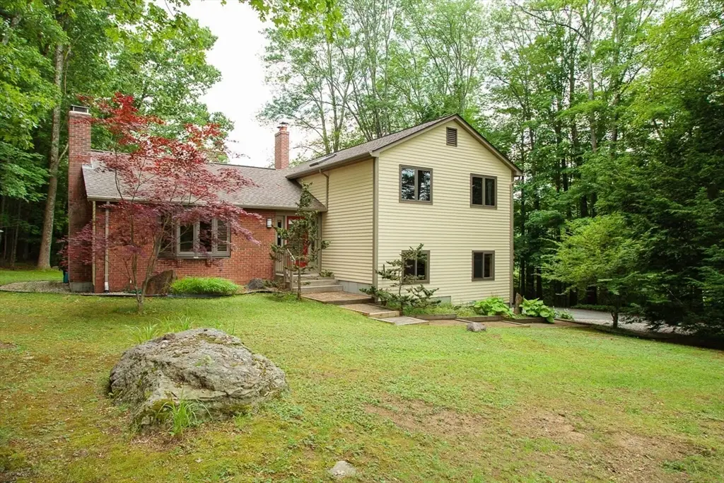 305 Strong St, Amherst, MA 01002 - #1
