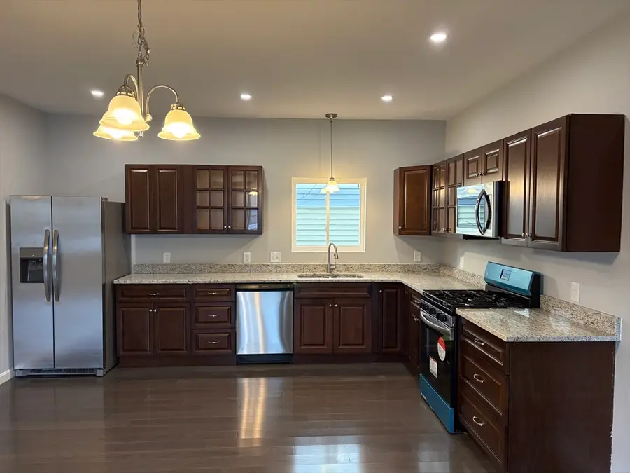 184 Avenue C #-M2, Woonsocket, RI 02895 - #2