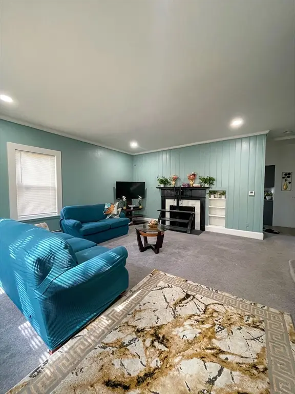 15 8th Ave, Haverhill, MA 01830