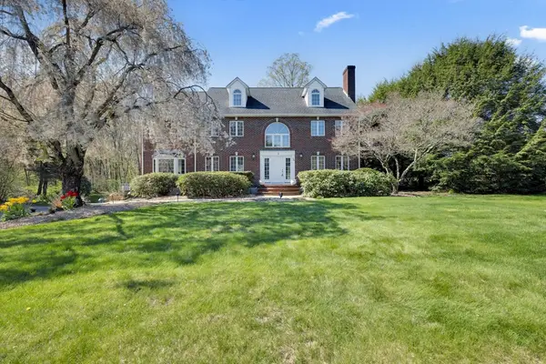 14 Mctaggart St, Westborough, MA 01581
