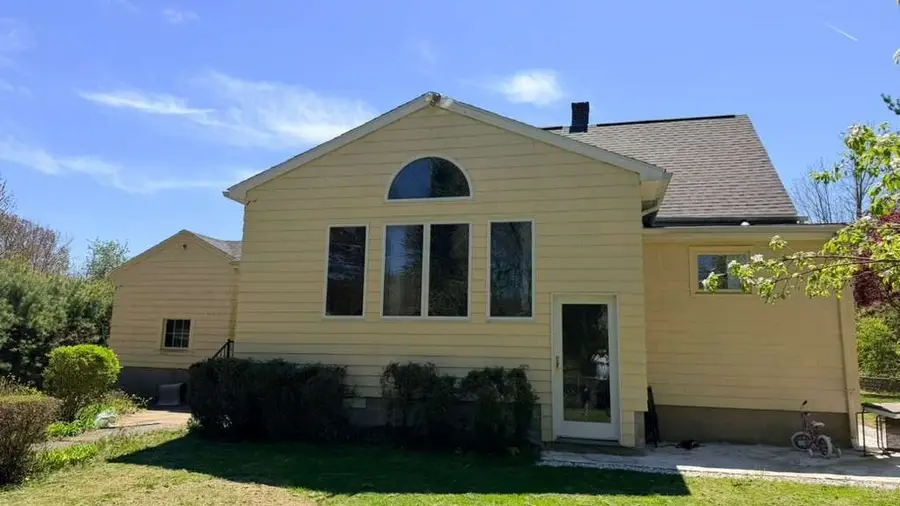 1206 Old North St, Somerset, MA 02726 - #3