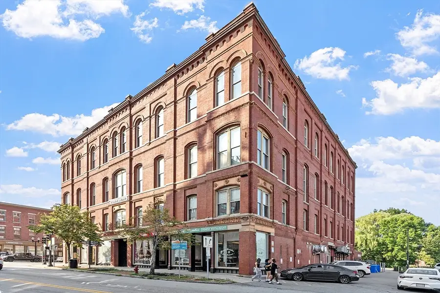 10 Kearney Sq #405, Lowell, MA 01852 - #3