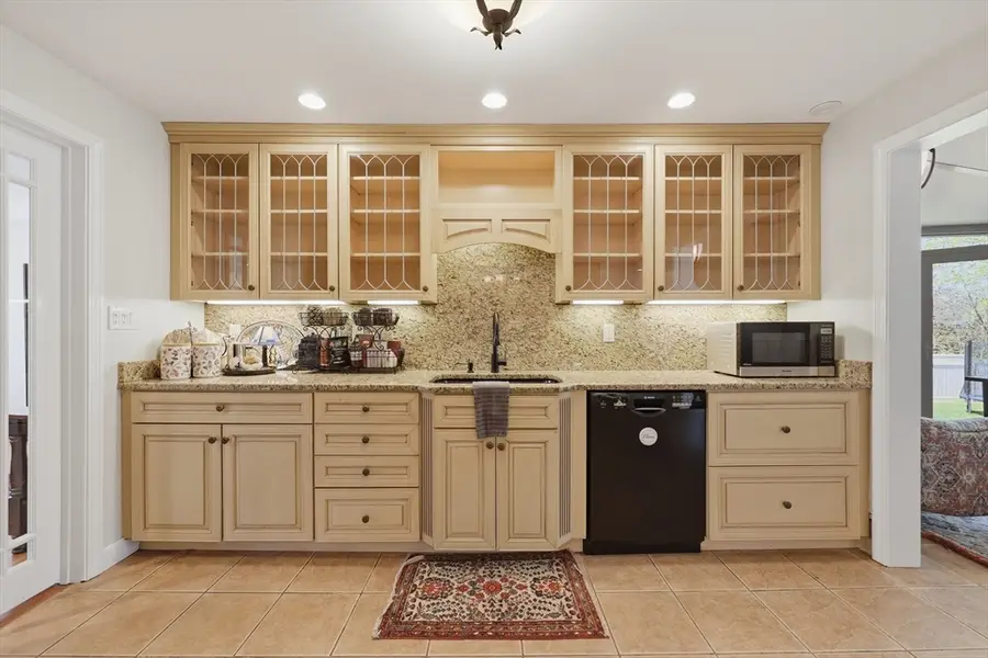 64 Eastwood Road, Shrewsbury, MA 01545 - #3