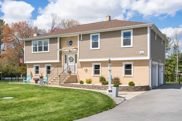 42 Eagle Dr, Dudley, MA 01571