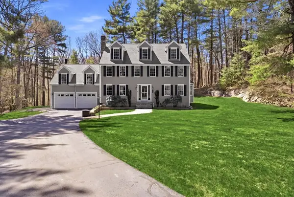 149 Arnold St, Wrentham, MA 02093
